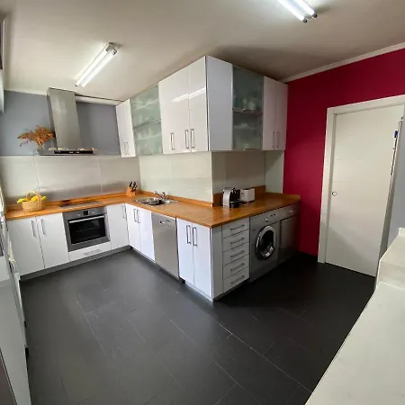 Apartamento En Guecho, A 5 Min. Playa Y Metro. *