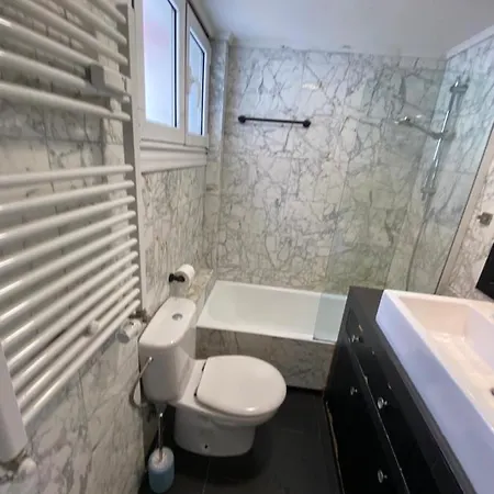 Apartamento En Guecho, A 5 Min. Playa Y Metro. * Getxo