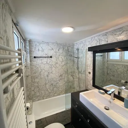 Apartamento En Guecho, A 5 Min. Playa Y Metro. *